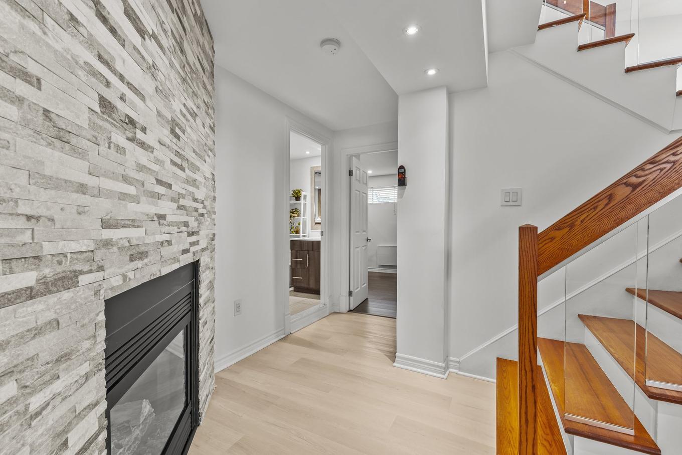 Passageway - 80 Rue Des Tourterelles, La Prairie, QC - Indoor Photo Showing Other Room With Fireplace