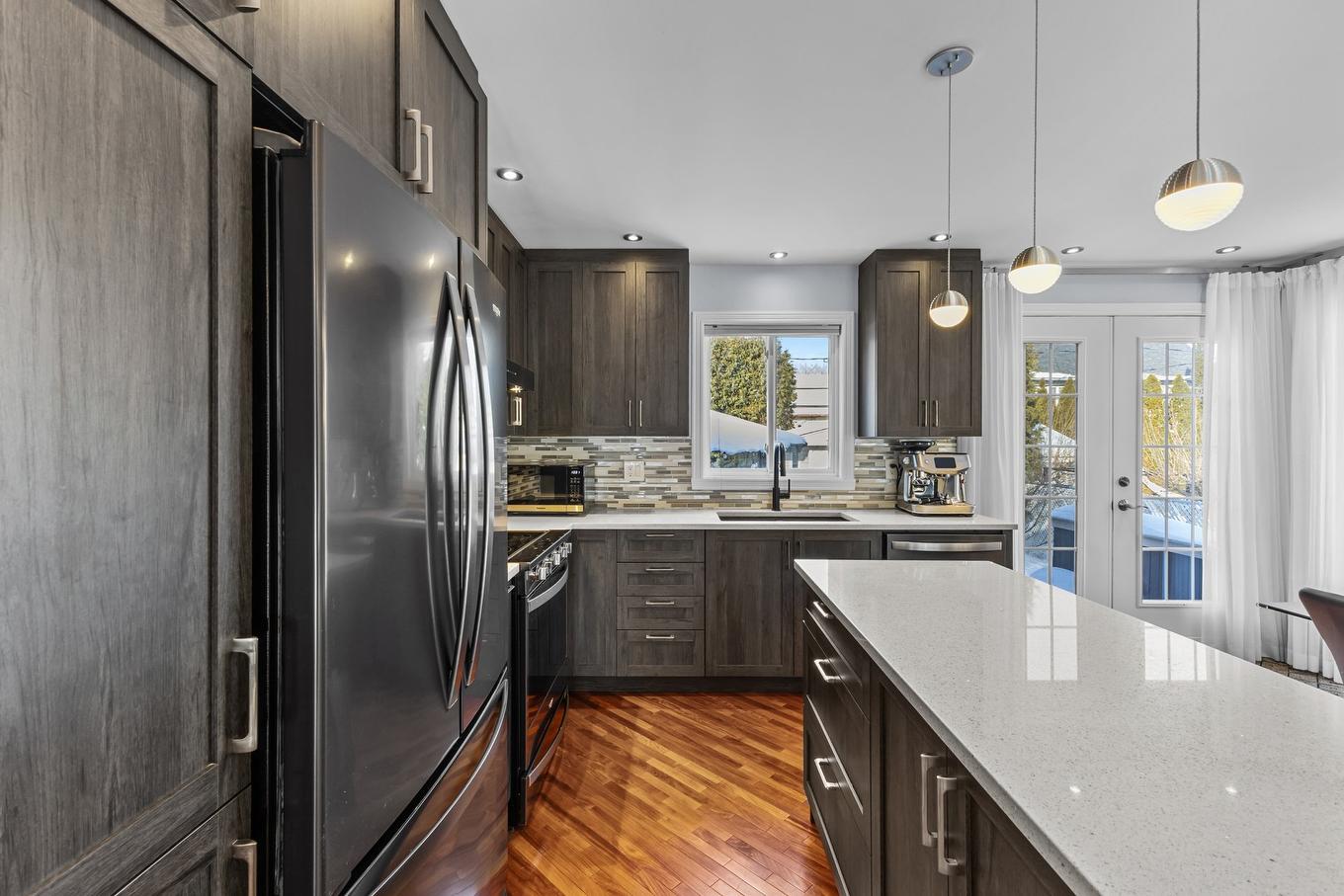 Kitchen - 80 Rue Des Tourterelles, La Prairie, QC - Indoor Photo Showing Kitchen With Upgraded Kitchen