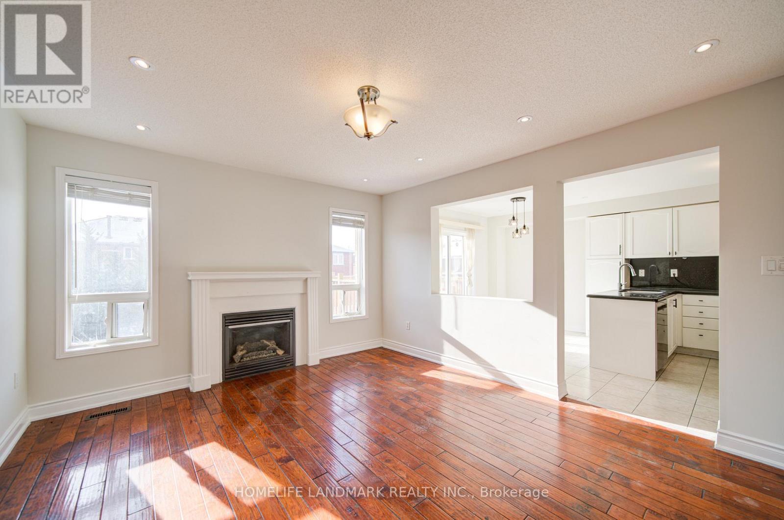 4719 Apple Blossom Circle, Mississauga, ON - Indoor Photo Showing Living Room With Fireplace