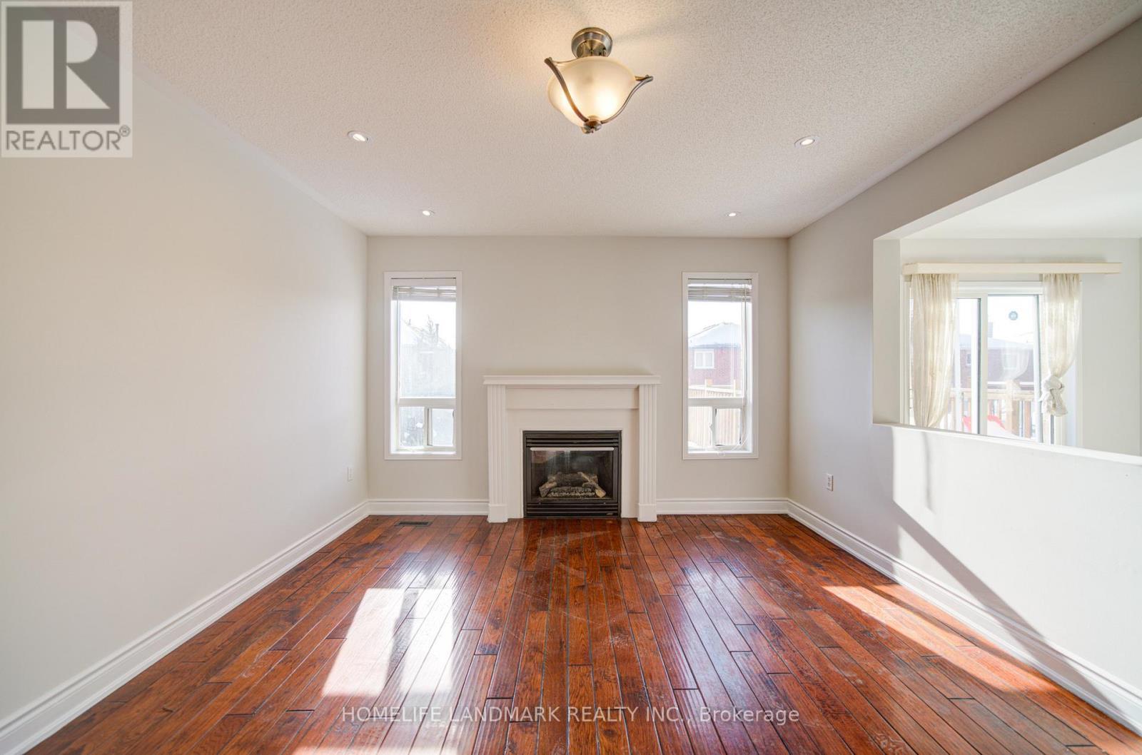 4719 Apple Blossom Circle, Mississauga, ON - Indoor Photo Showing Living Room With Fireplace