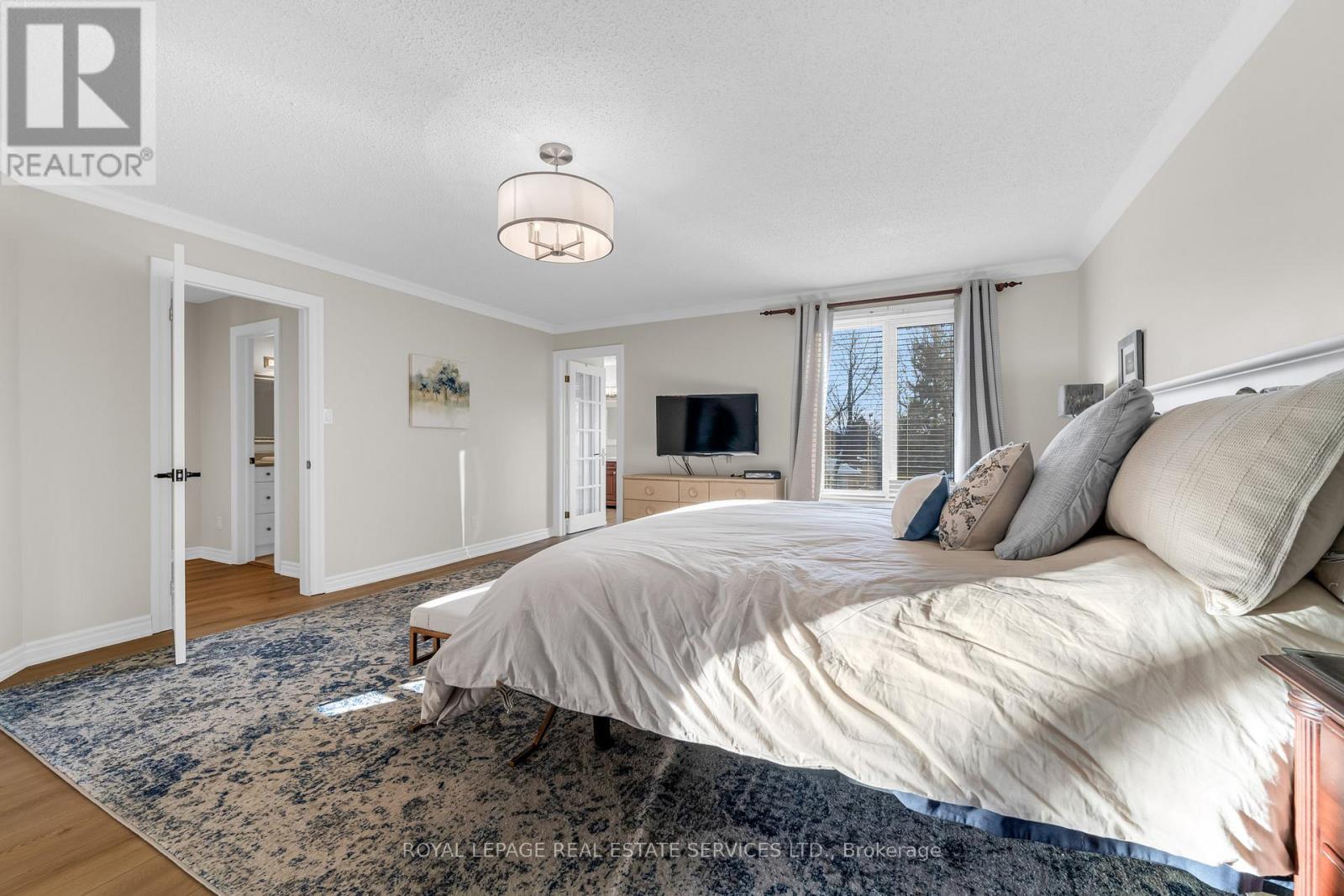 Primary bedroom with large ensuite bathroom - 2131 Upland Drive, Burlington, ON - Indoor Photo Showing Bedroom