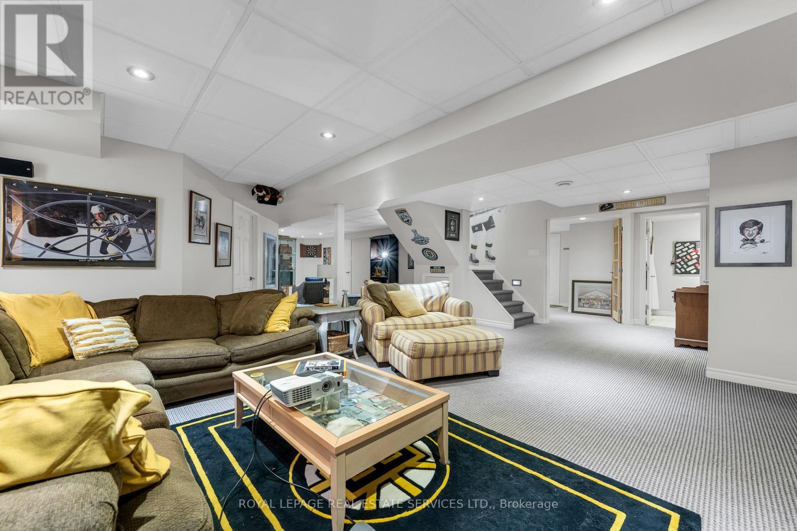 Basement has separate entrance from garage - 2131 Upland Drive, Burlington, ON - Indoor Photo Showing Living Room