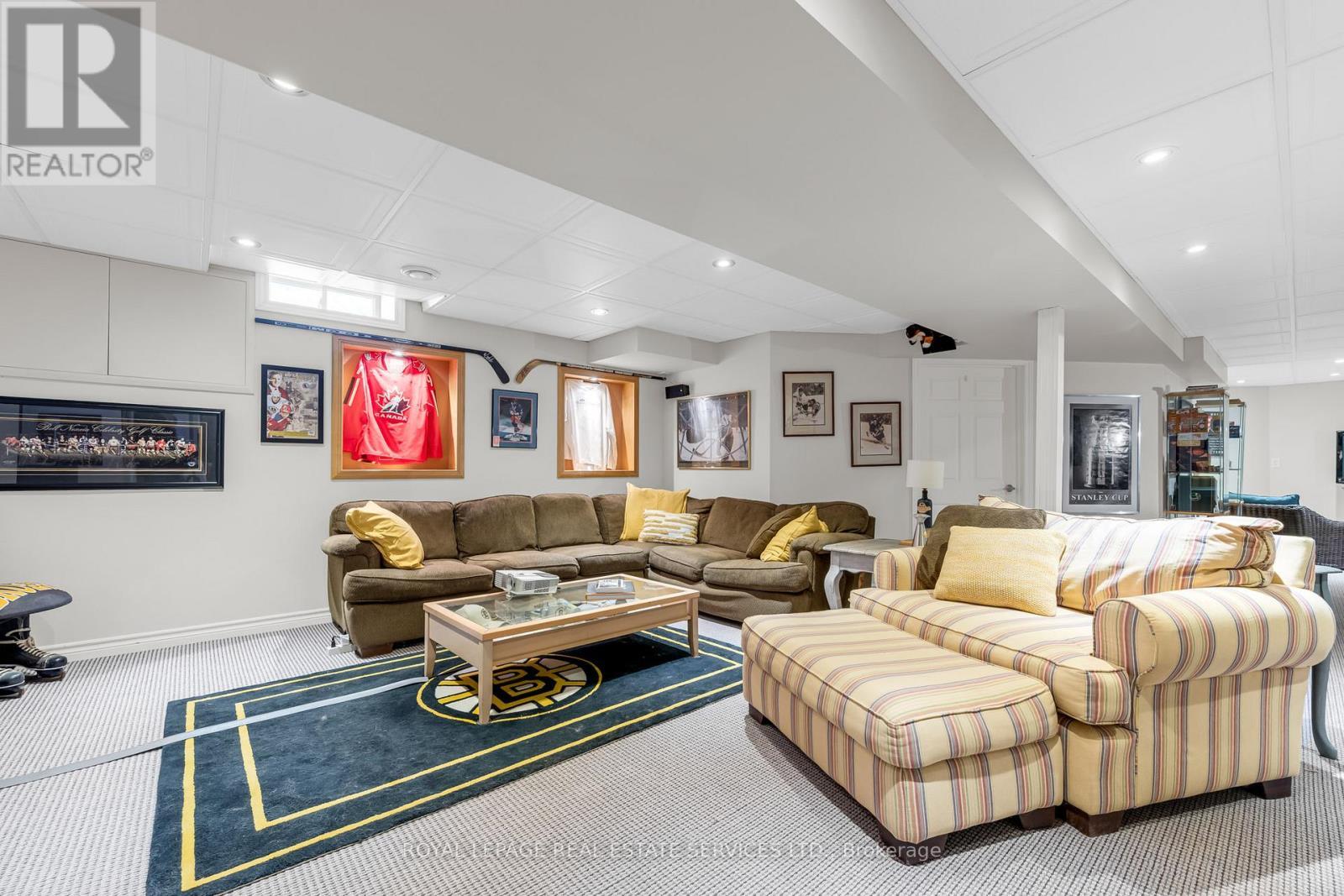 A rec room for the whole family - 2131 Upland Drive, Burlington, ON - Indoor