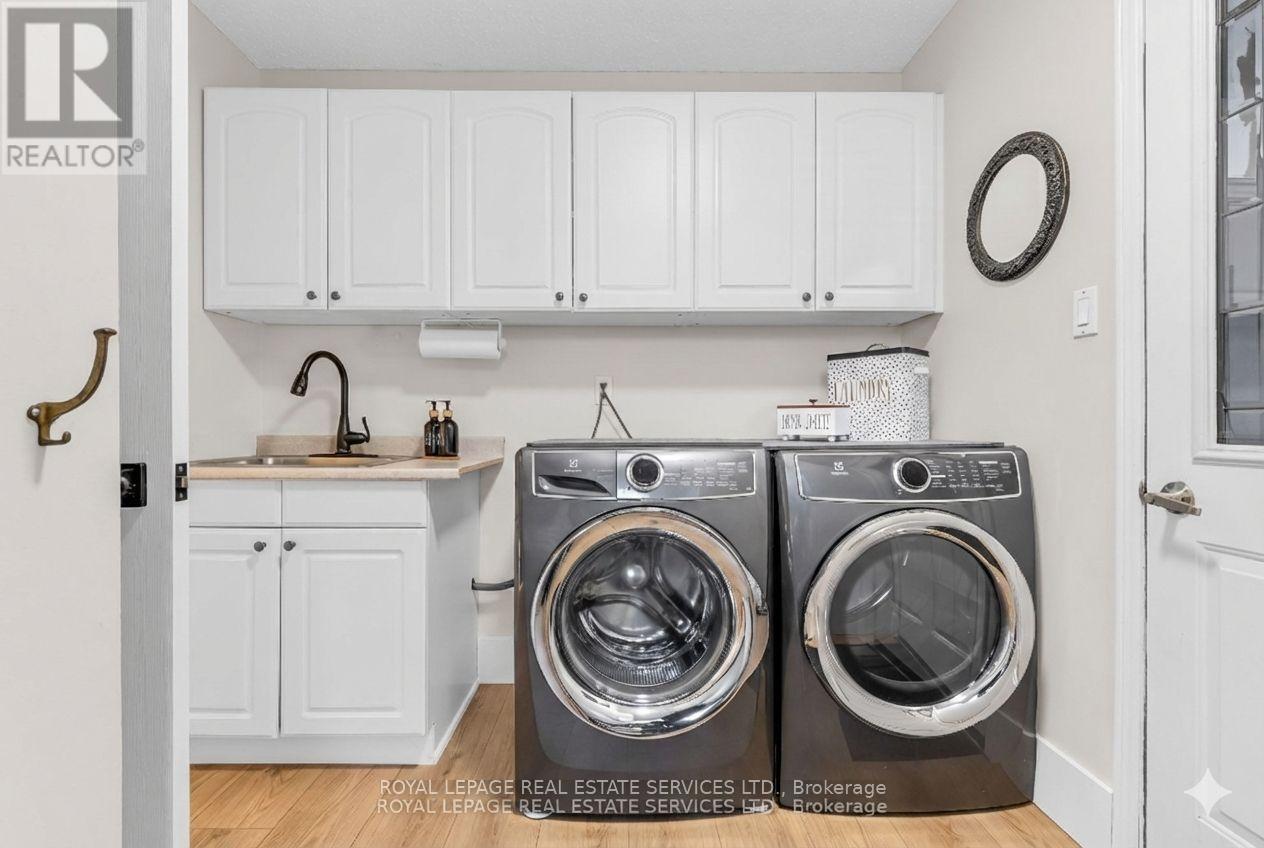 Convenient laundry room with garage access - 2131 Upland Drive, Burlington, ON - Indoor Photo Showing Laundry Room
