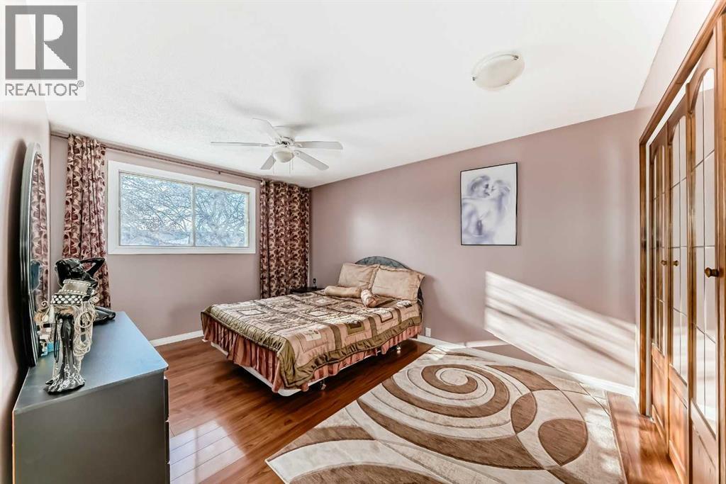 208 Bracewood Road Sw, Calgary, AB - Indoor Photo Showing Bedroom