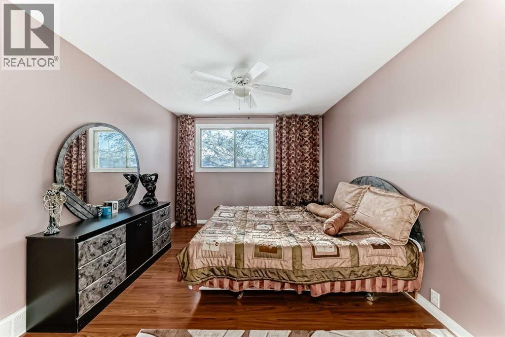 208 Bracewood Road Sw, Calgary, AB - Indoor Photo Showing Bedroom