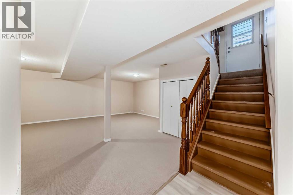 208 Bracewood Road Sw, Calgary, AB - Indoor Photo Showing Other Room