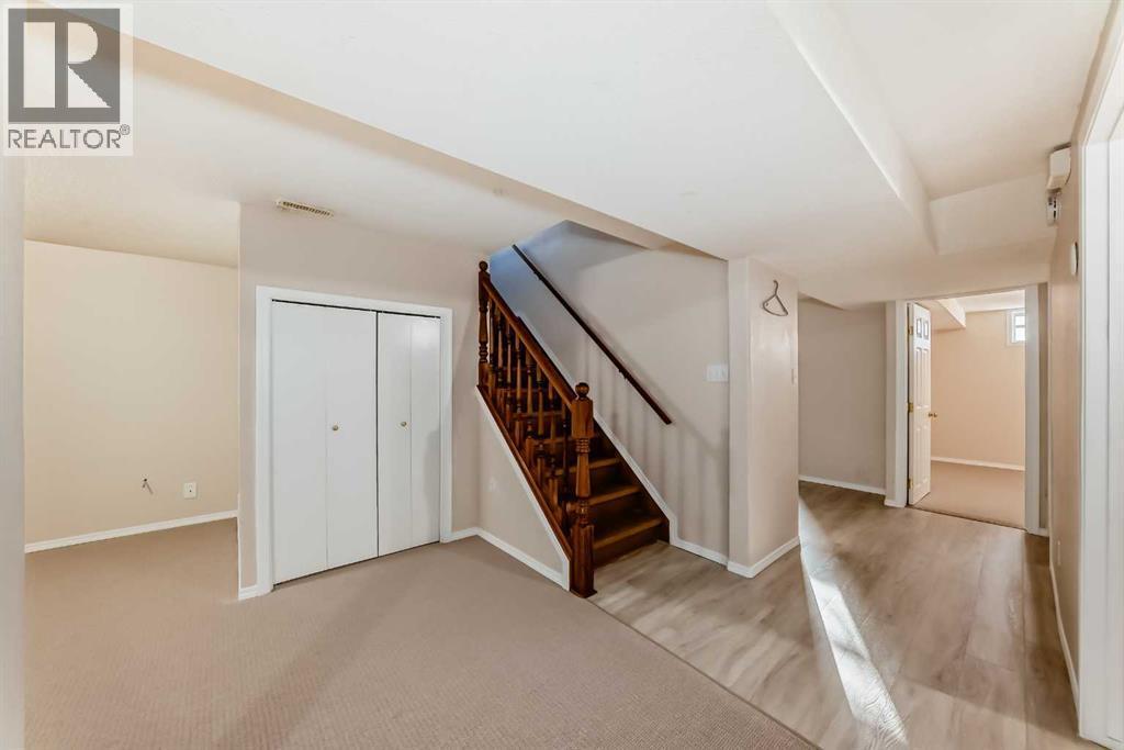 208 Bracewood Road Sw, Calgary, AB - Indoor Photo Showing Other Room