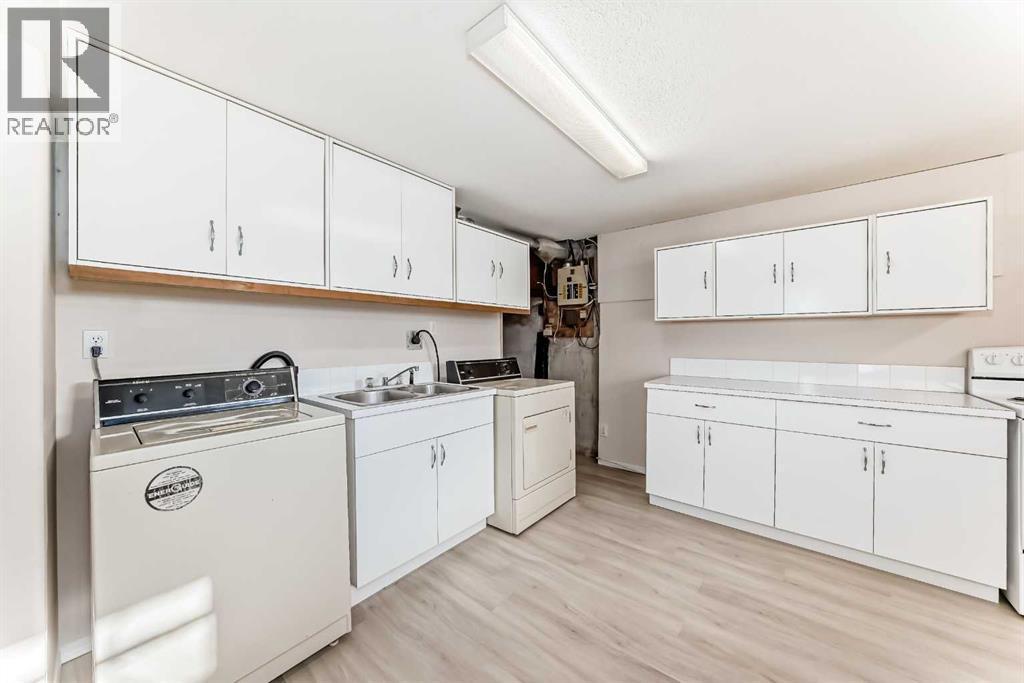 208 Bracewood Road Sw, Calgary, AB - Indoor