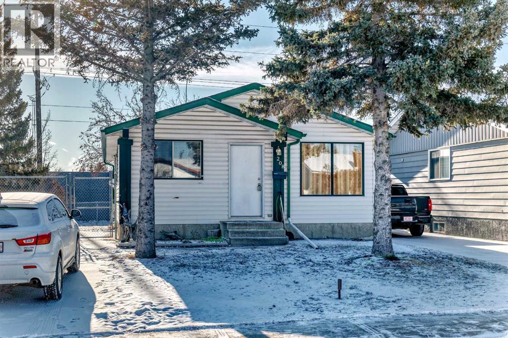 208 Bracewood Road Sw, Calgary, AB - Outdoor