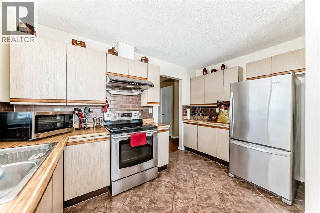 208 Bracewood Road Sw, Calgary, AB - Indoor Photo Showing Kitchen With Double Sink