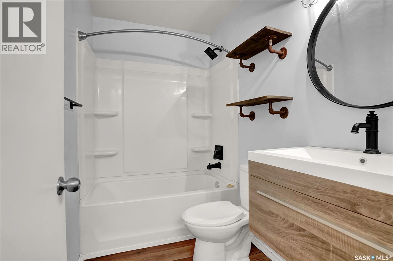 5336 5Th Avenue, Regina, SK - Indoor Photo Showing Bathroom