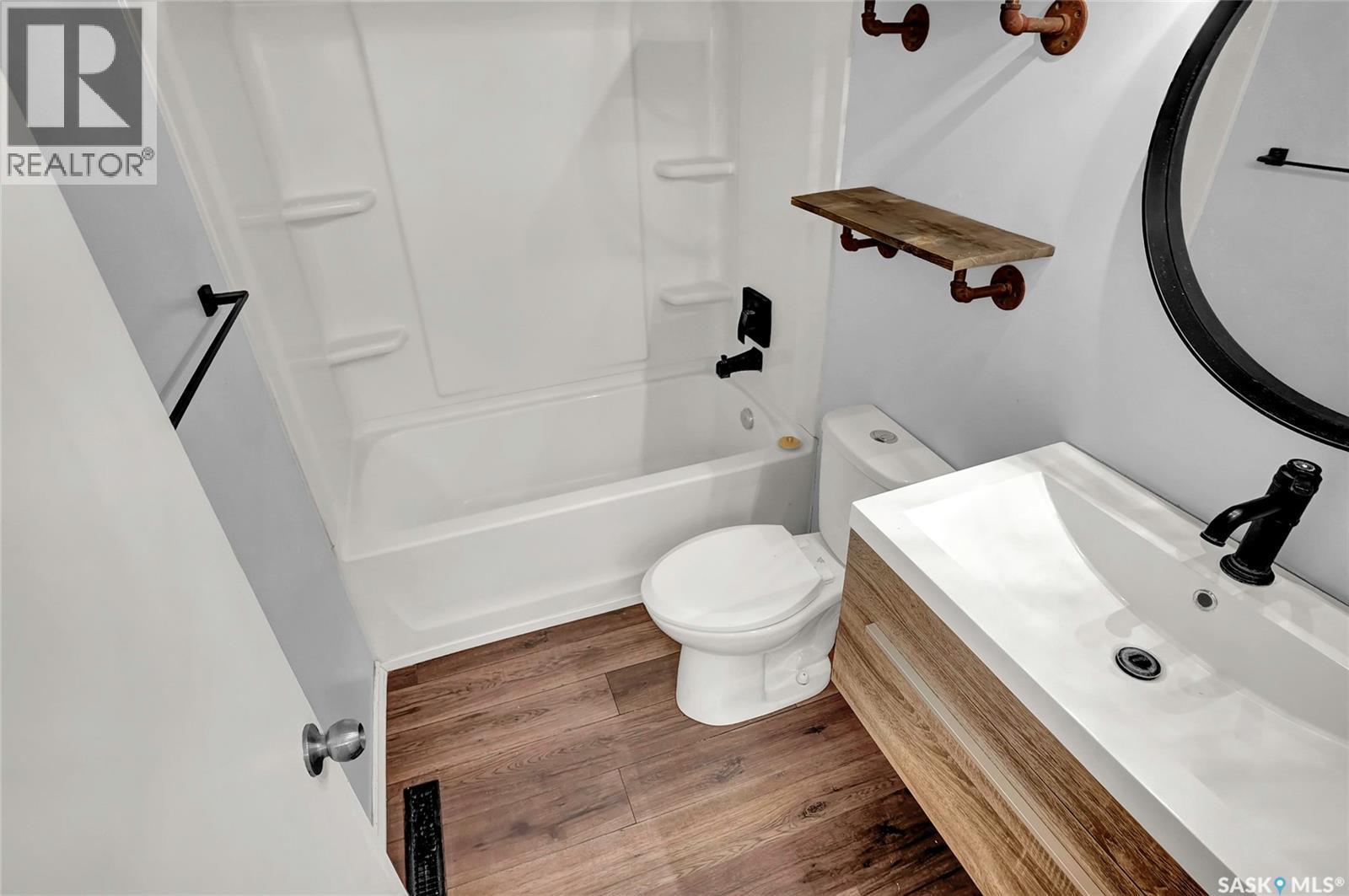 5336 5Th Avenue, Regina, SK - Indoor Photo Showing Bathroom