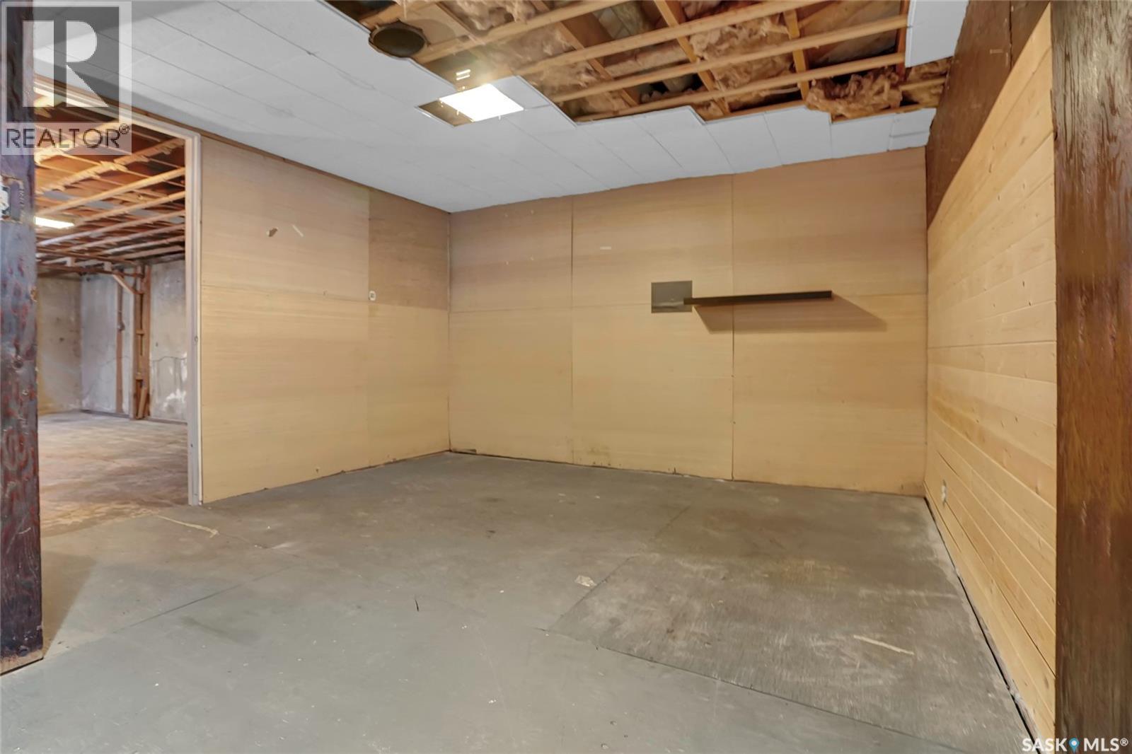 5336 5Th Avenue, Regina, SK - Indoor