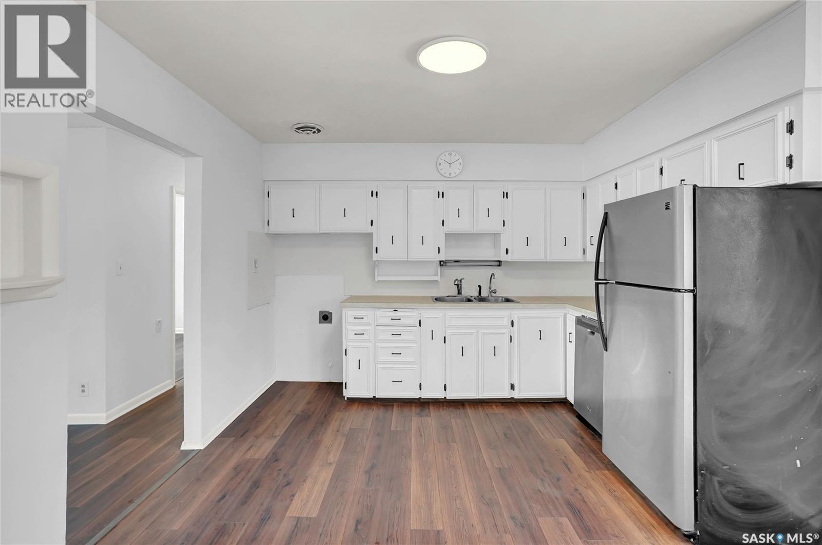 5336 5Th Avenue, Regina, SK - Indoor Photo Showing Kitchen With Double Sink