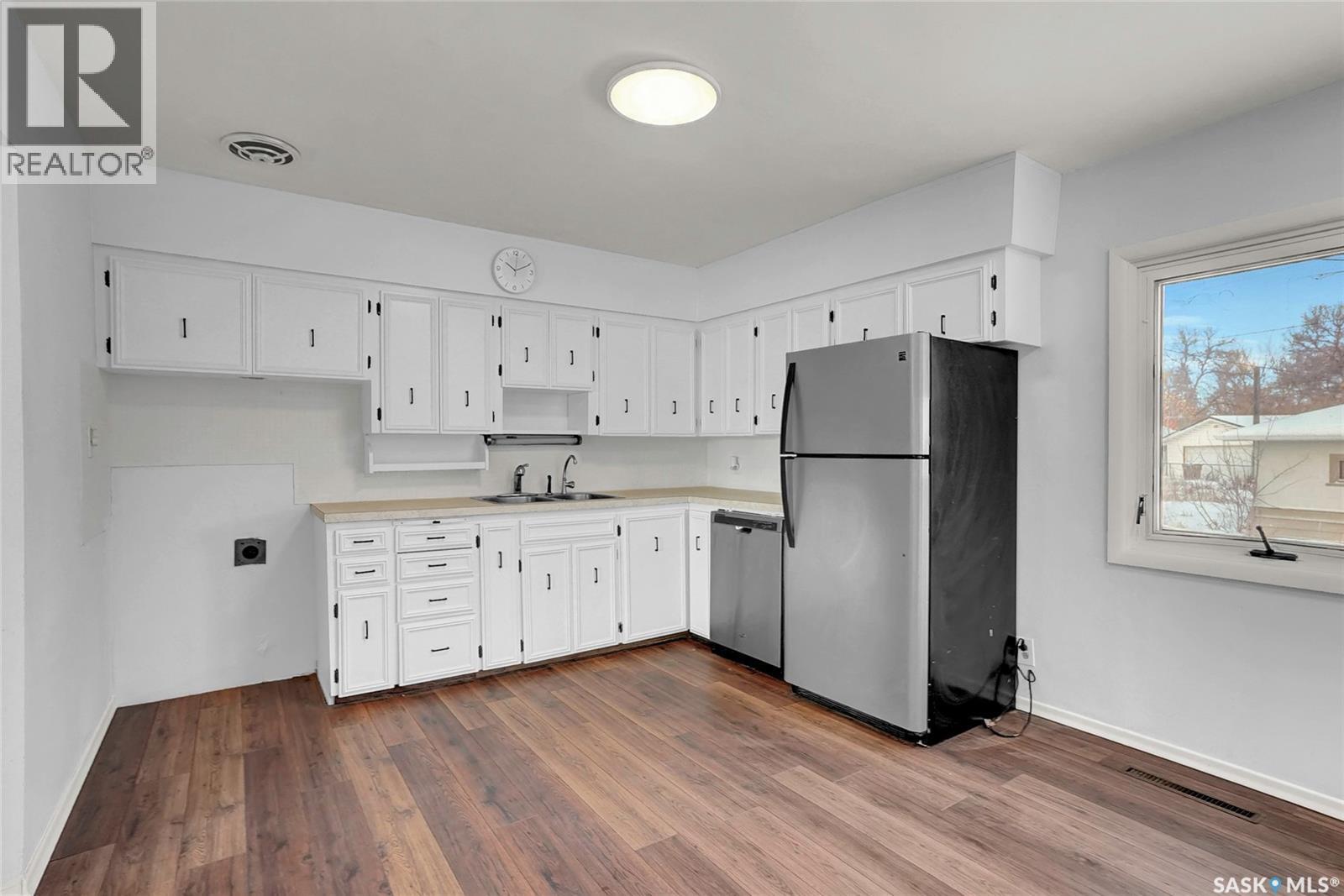 5336 5Th Avenue, Regina, SK - Indoor Photo Showing Kitchen With Double Sink
