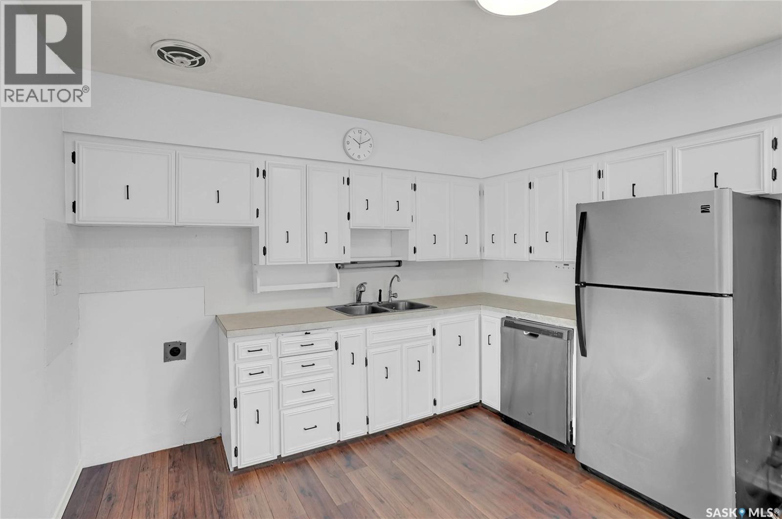 5336 5Th Avenue, Regina, SK - Indoor Photo Showing Kitchen With Double Sink