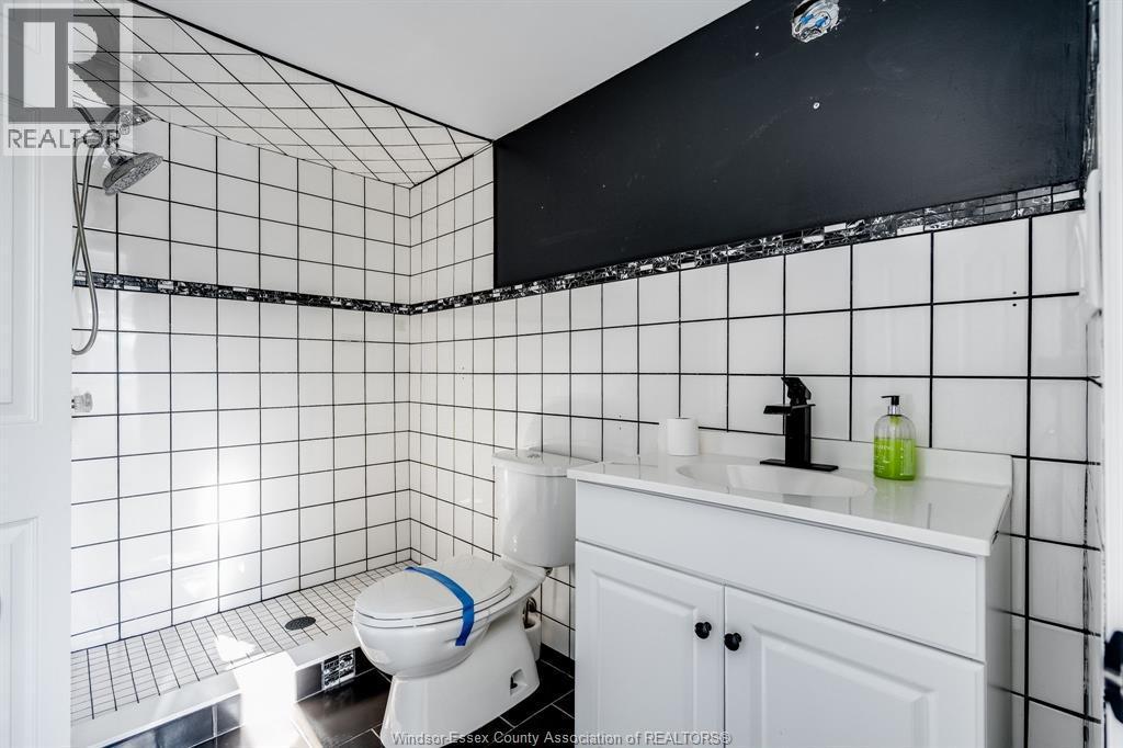 4 Cedar Crescent, Mcgregor, ON - Indoor Photo Showing Bathroom