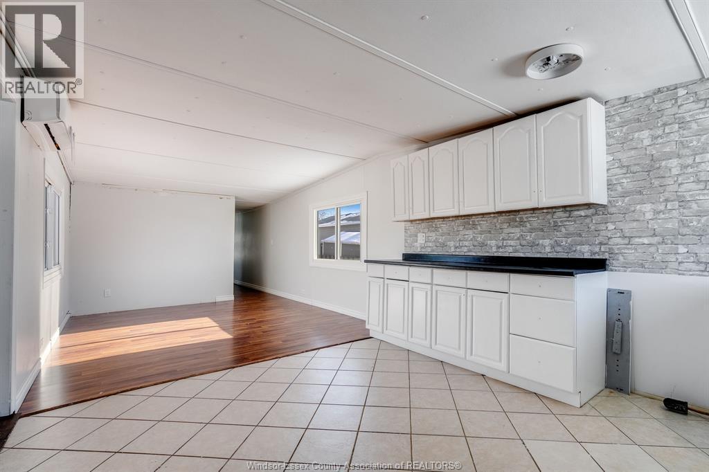 4 Cedar Crescent, Mcgregor, ON - Indoor