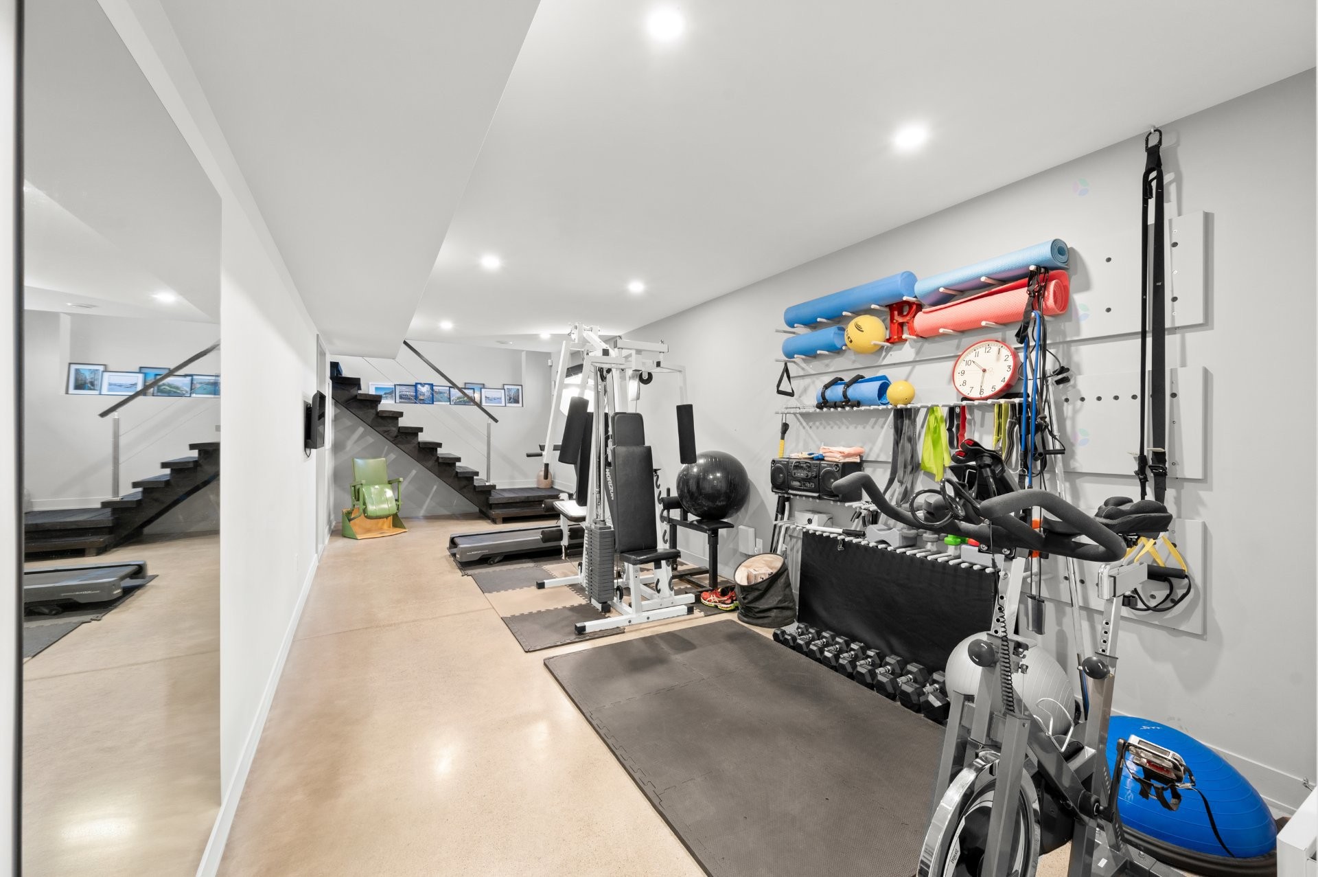 Salle familiale - 10 Ch. De L'Oxalis, Harrington, QC - Indoor Photo Showing Gym Room