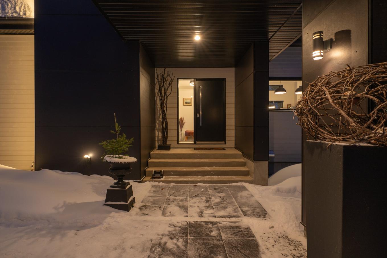 Façade - 10 Ch. De L'Oxalis, Harrington, QC - Photo Showing Other Room