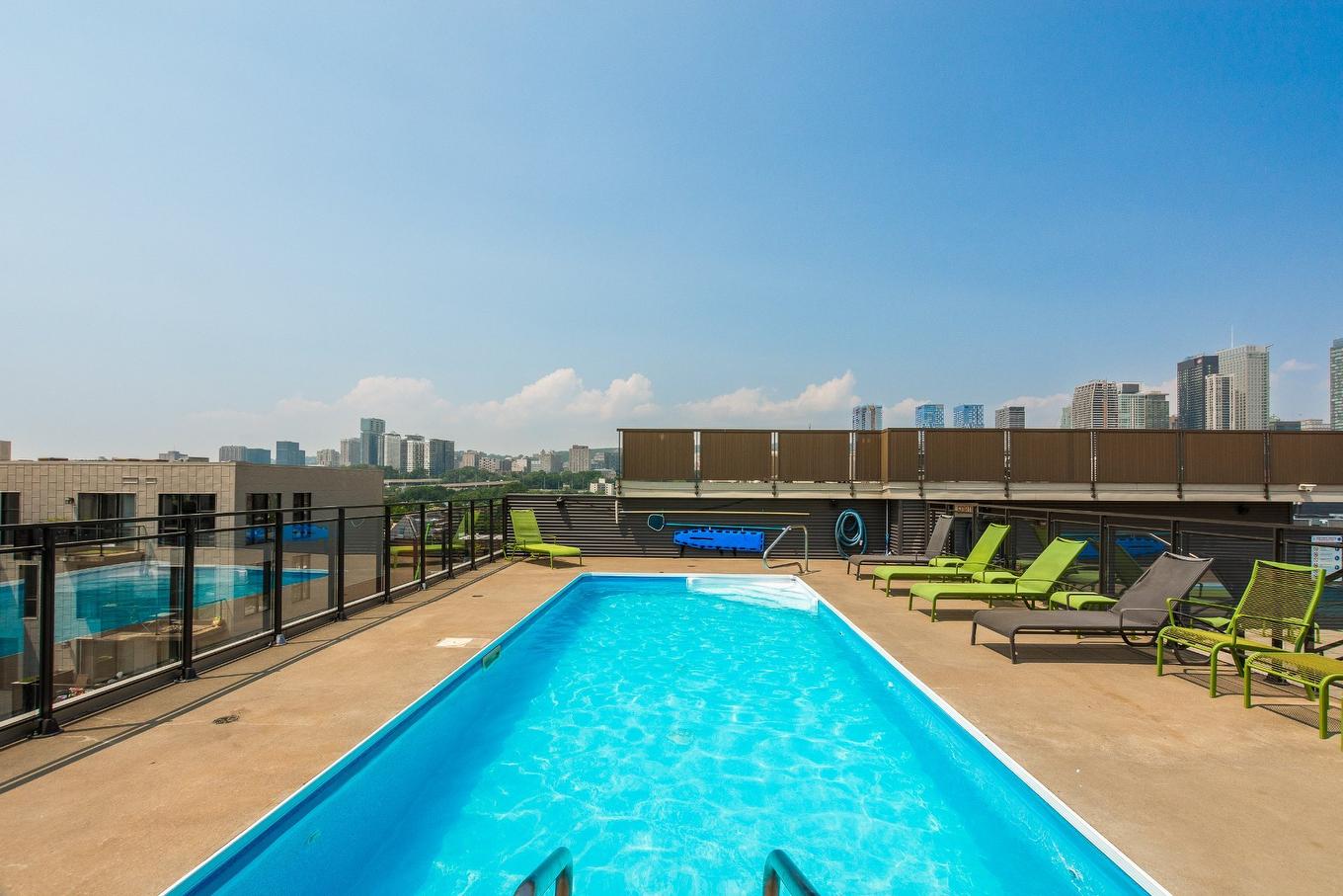 Piscine - 611-377 Rue Des Seigneurs, Montréal (Le Sud-Ouest), QC - Outdoor With In Ground Pool With Backyard