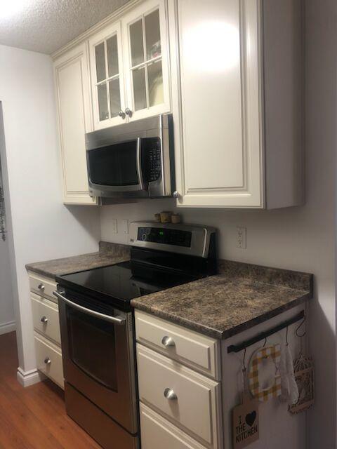 207-112 17Th Avenue, Cranbrook, BC - Indoor Photo Showing Kitchen