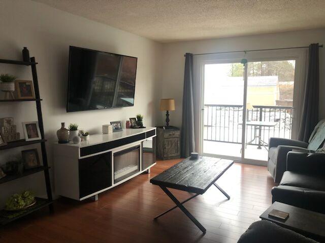 207-112 17Th Avenue, Cranbrook, BC - Indoor Photo Showing Living Room