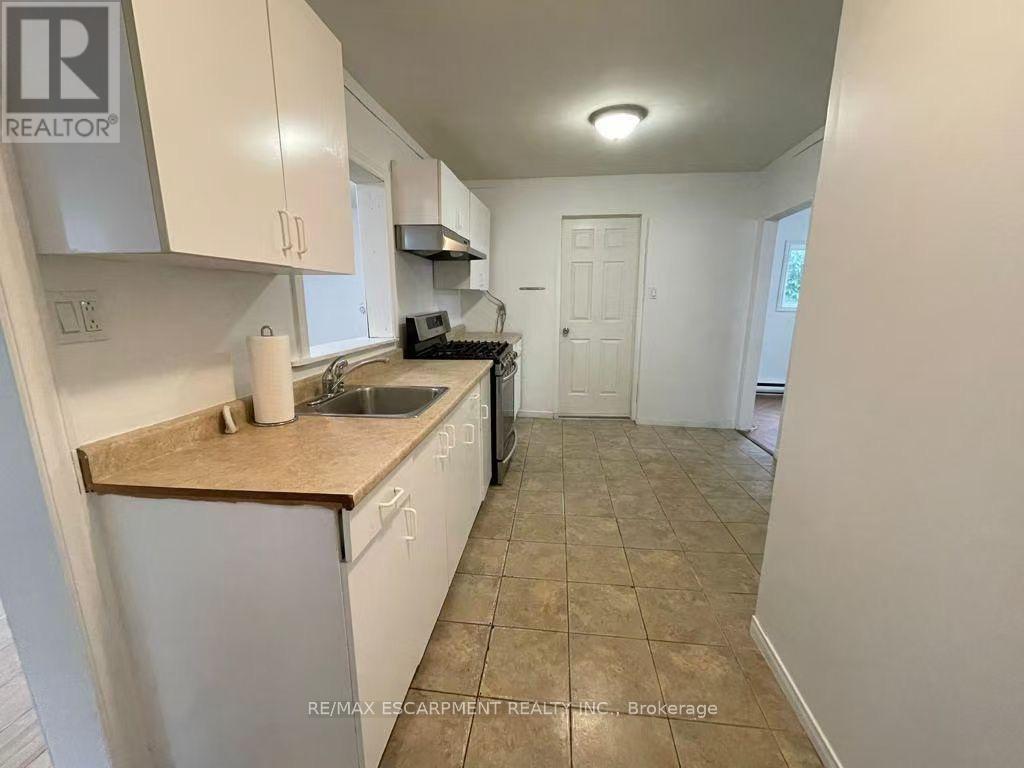 1048 Meredith Avenue, Mississauga, ON - Indoor Photo Showing Kitchen