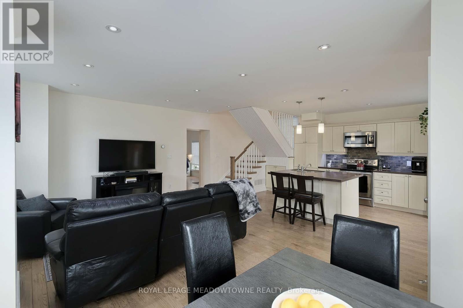 307 Queen Street S, Mississauga, ON - Indoor