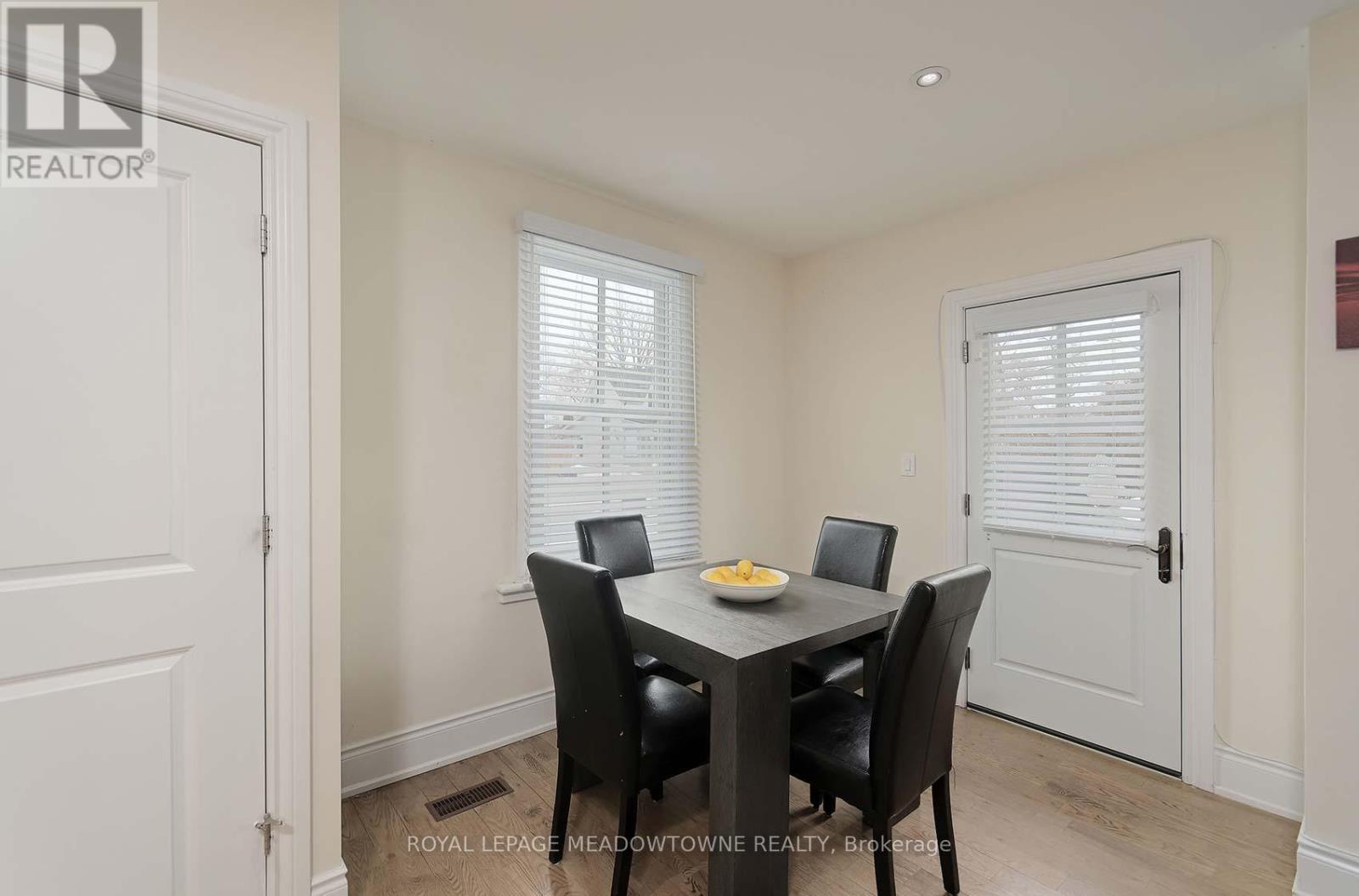 307 Queen Street S, Mississauga, ON - Indoor Photo Showing Dining Room
