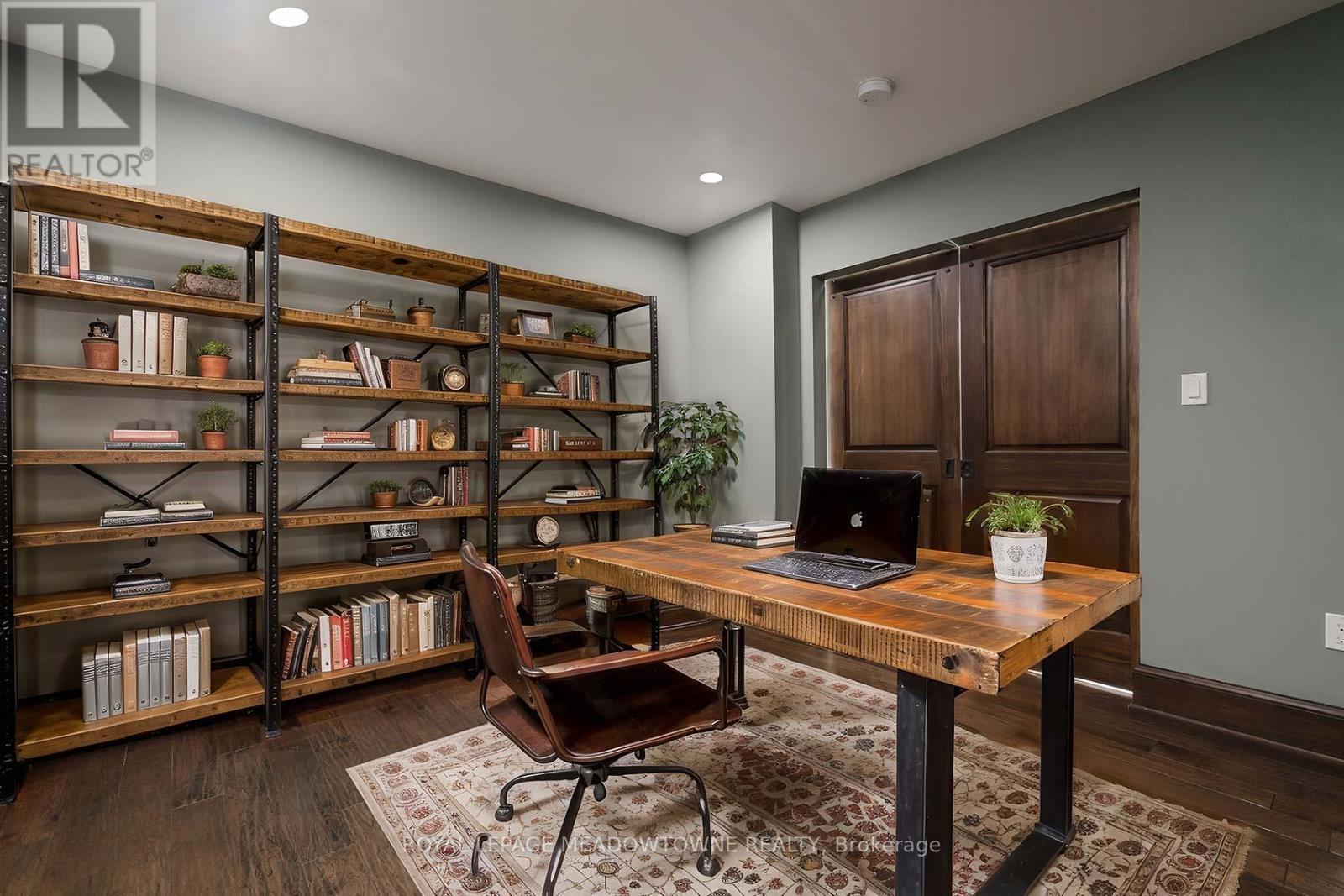 307 Queen Street S, Mississauga, ON - Indoor Photo Showing Office