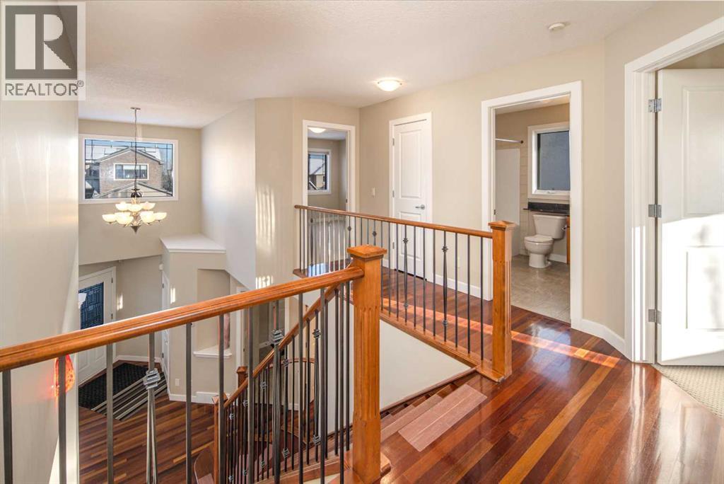 135 Everglade Circle Sw, Calgary, AB - Indoor Photo Showing Other Room