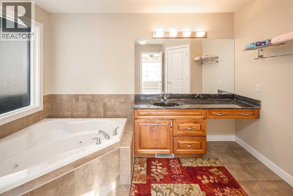 135 Everglade Circle Sw, Calgary, AB - Indoor Photo Showing Bathroom