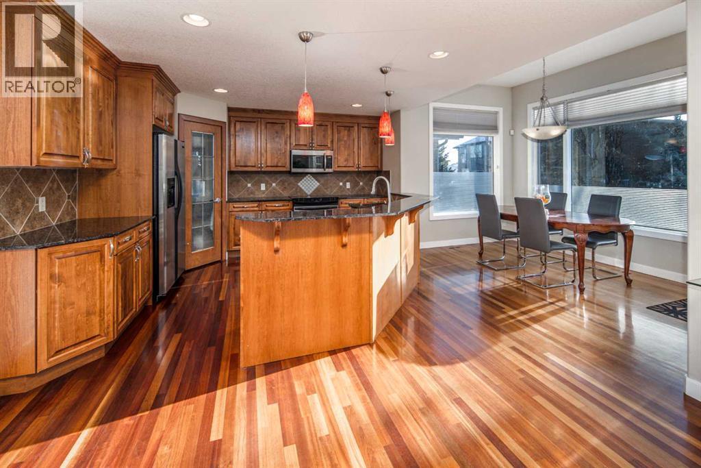 135 Everglade Circle Sw, Calgary, AB - Indoor Photo Showing Kitchen