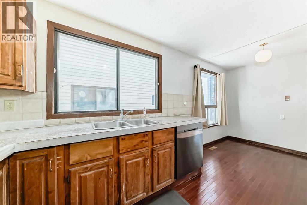 8007 Ranchview Drive Nw, Calgary, AB - Indoor Photo Showing Kitchen With Double Sink