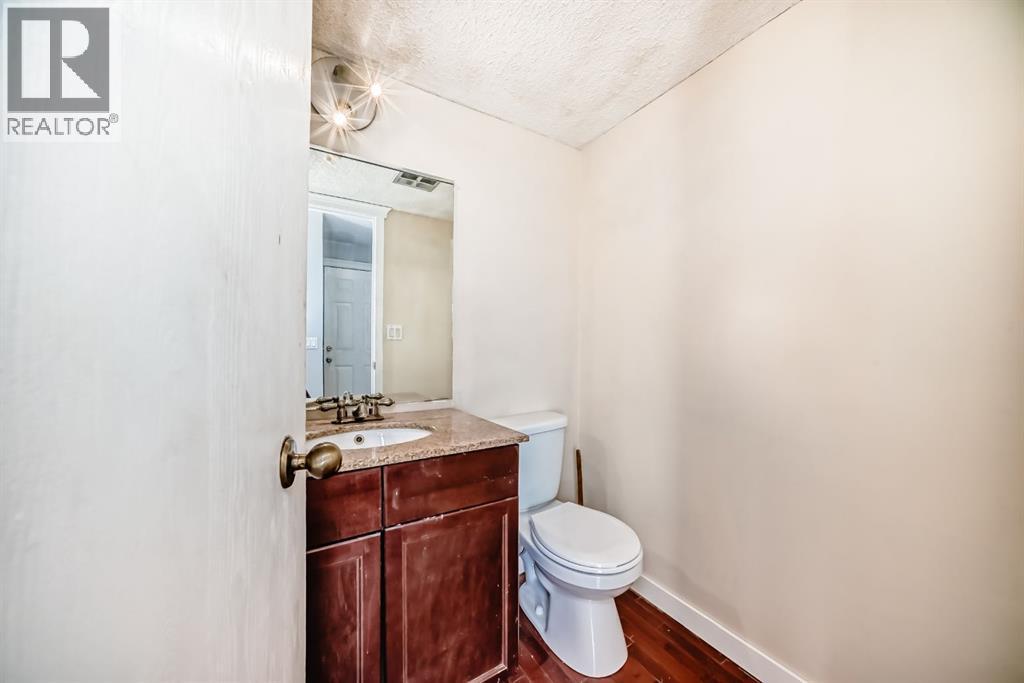 8007 Ranchview Drive Nw, Calgary, AB - Indoor Photo Showing Bathroom