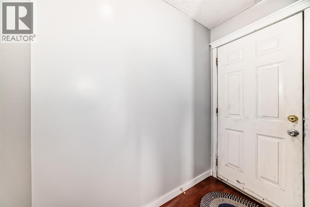 8007 Ranchview Drive Nw, Calgary, AB - Indoor Photo Showing Other Room