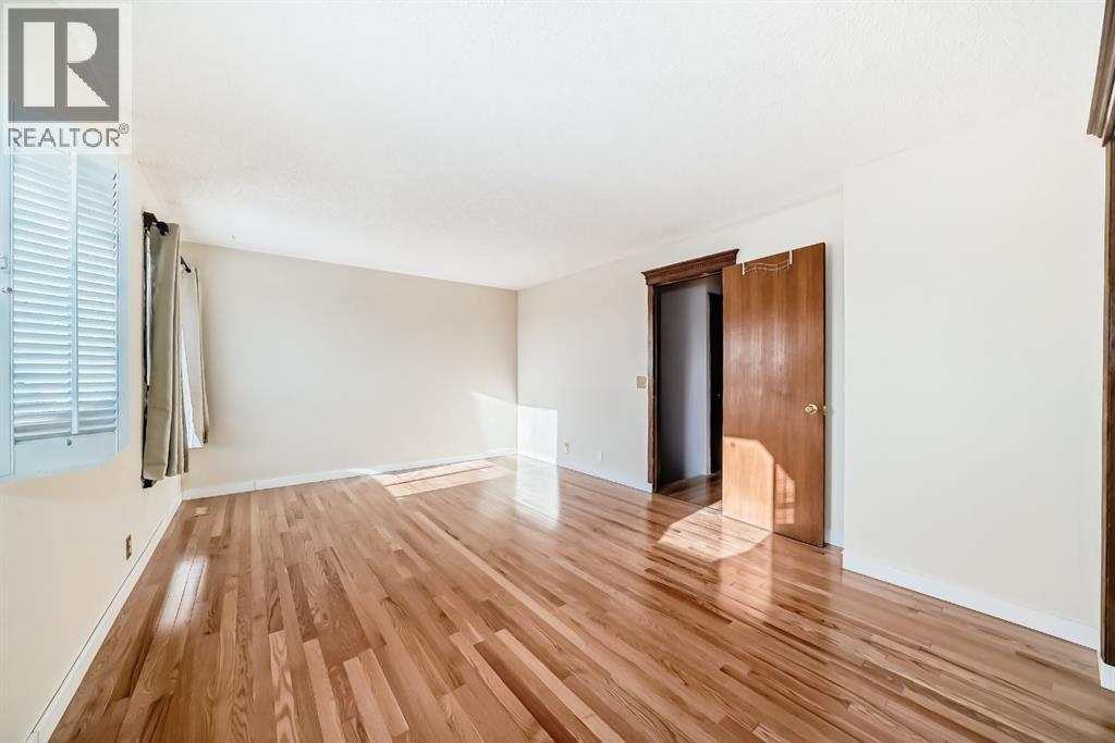 8007 Ranchview Drive Nw, Calgary, AB - Indoor Photo Showing Other Room