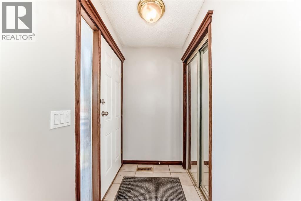 8007 Ranchview Drive Nw, Calgary, AB - Indoor Photo Showing Other Room