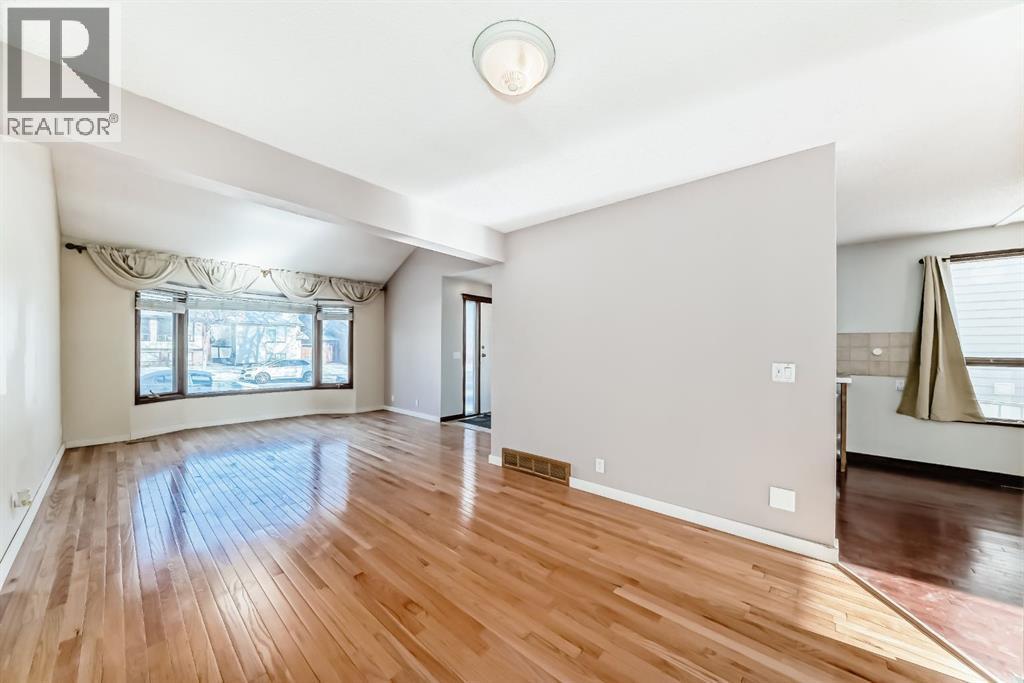 8007 Ranchview Drive Nw, Calgary, AB - Indoor Photo Showing Other Room