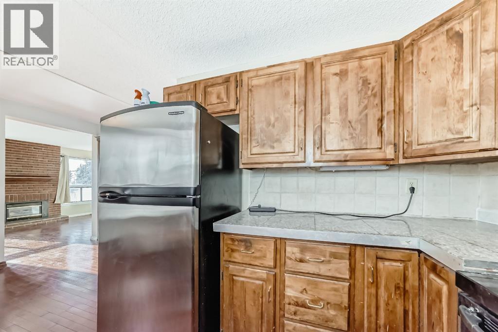 8007 Ranchview Drive Nw, Calgary, AB - Indoor Photo Showing Kitchen