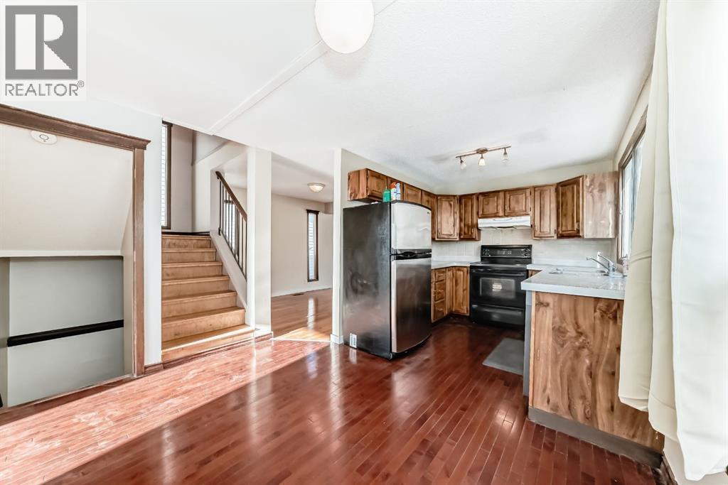 8007 Ranchview Drive Nw, Calgary, AB - Indoor Photo Showing Kitchen