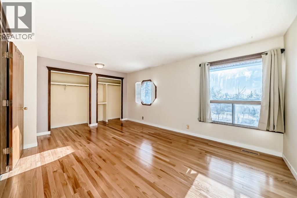 8007 Ranchview Drive Nw, Calgary, AB - Indoor Photo Showing Other Room