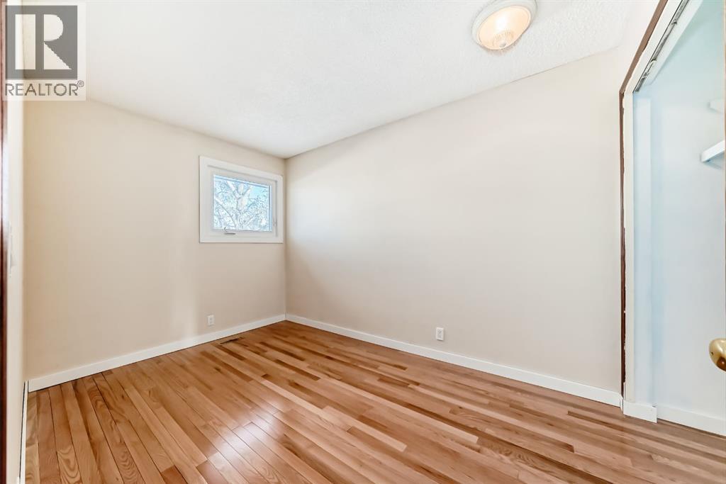 8007 Ranchview Drive Nw, Calgary, AB - Indoor Photo Showing Other Room