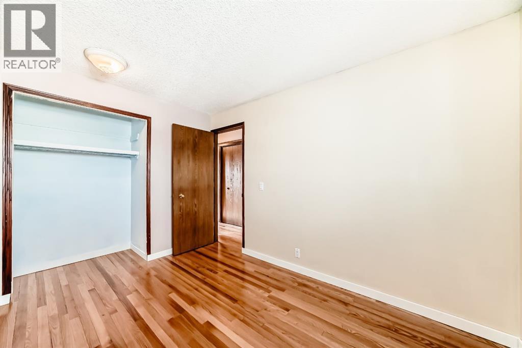 8007 Ranchview Drive Nw, Calgary, AB - Indoor Photo Showing Other Room