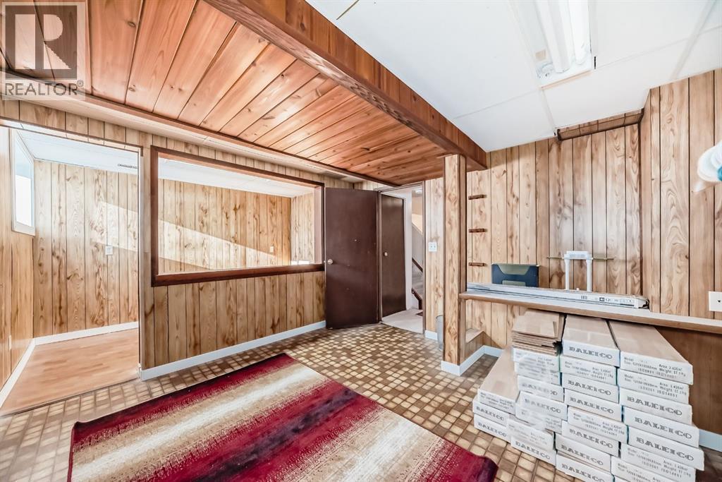 8007 Ranchview Drive Nw, Calgary, AB - Indoor Photo Showing Other Room