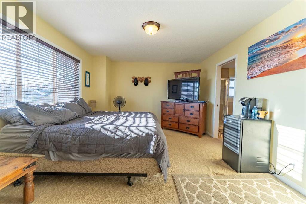 142 West Pointe Circle, Cochrane, AB - Indoor Photo Showing Bedroom