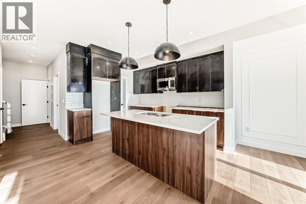 504 Heritage Boulevard, Cochrane, AB - Indoor Photo Showing Kitchen