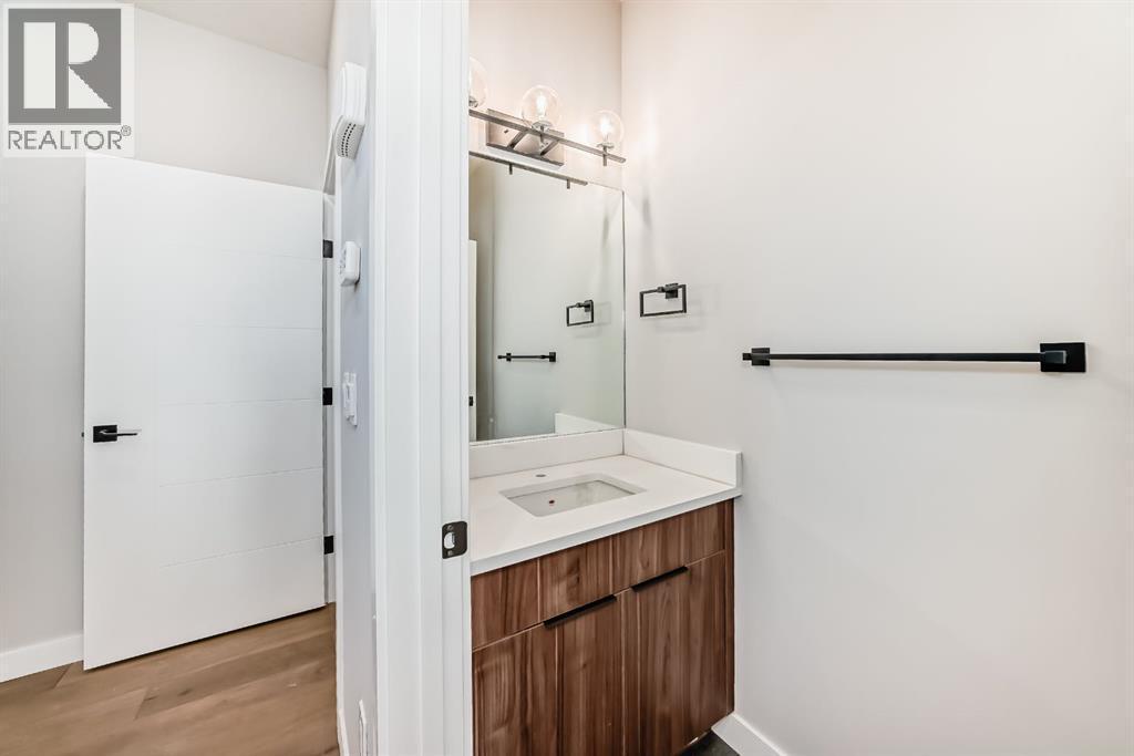 504 Heritage Boulevard, Cochrane, AB - Indoor Photo Showing Bathroom